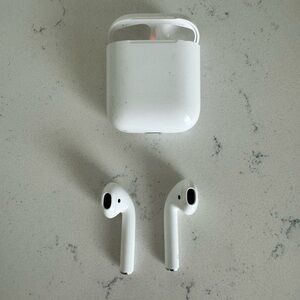 AirPods 1st generation, left and right plus charging case